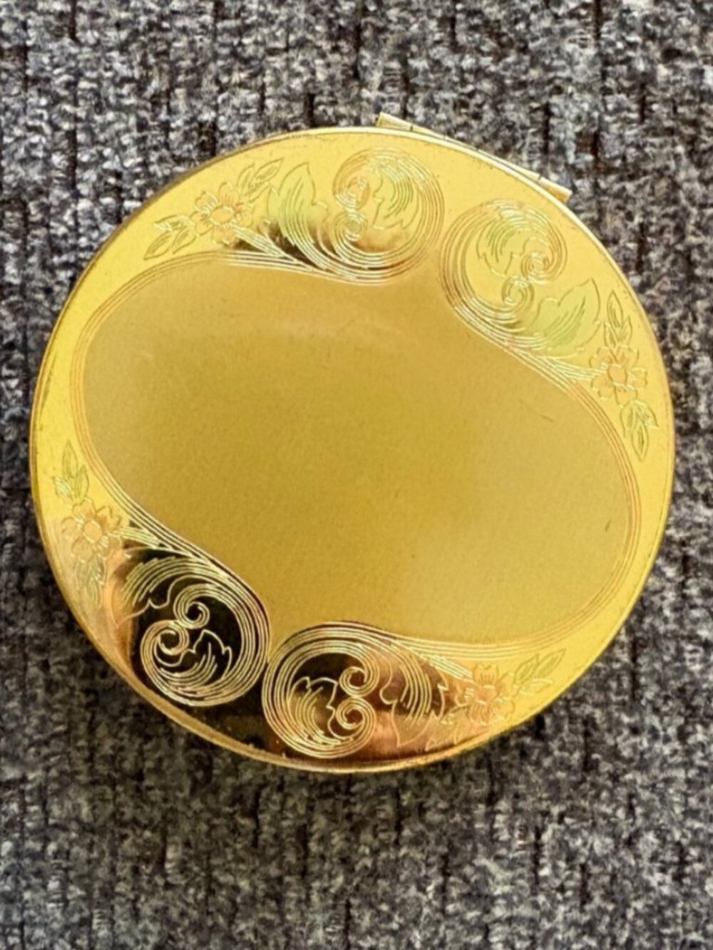 Vintage ELGIN AMERICAN Powder Compact Mirror 1940's Scroll Design Art Neuvo